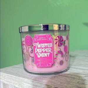 SALE🍭B&B Twisted Peppermint Scented Candle - Pink
